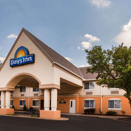 Days Inn By Wyndham Milan Sandusky South Екстериор снимка