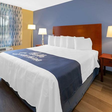 Days Inn By Wyndham Milan Sandusky South Екстериор снимка