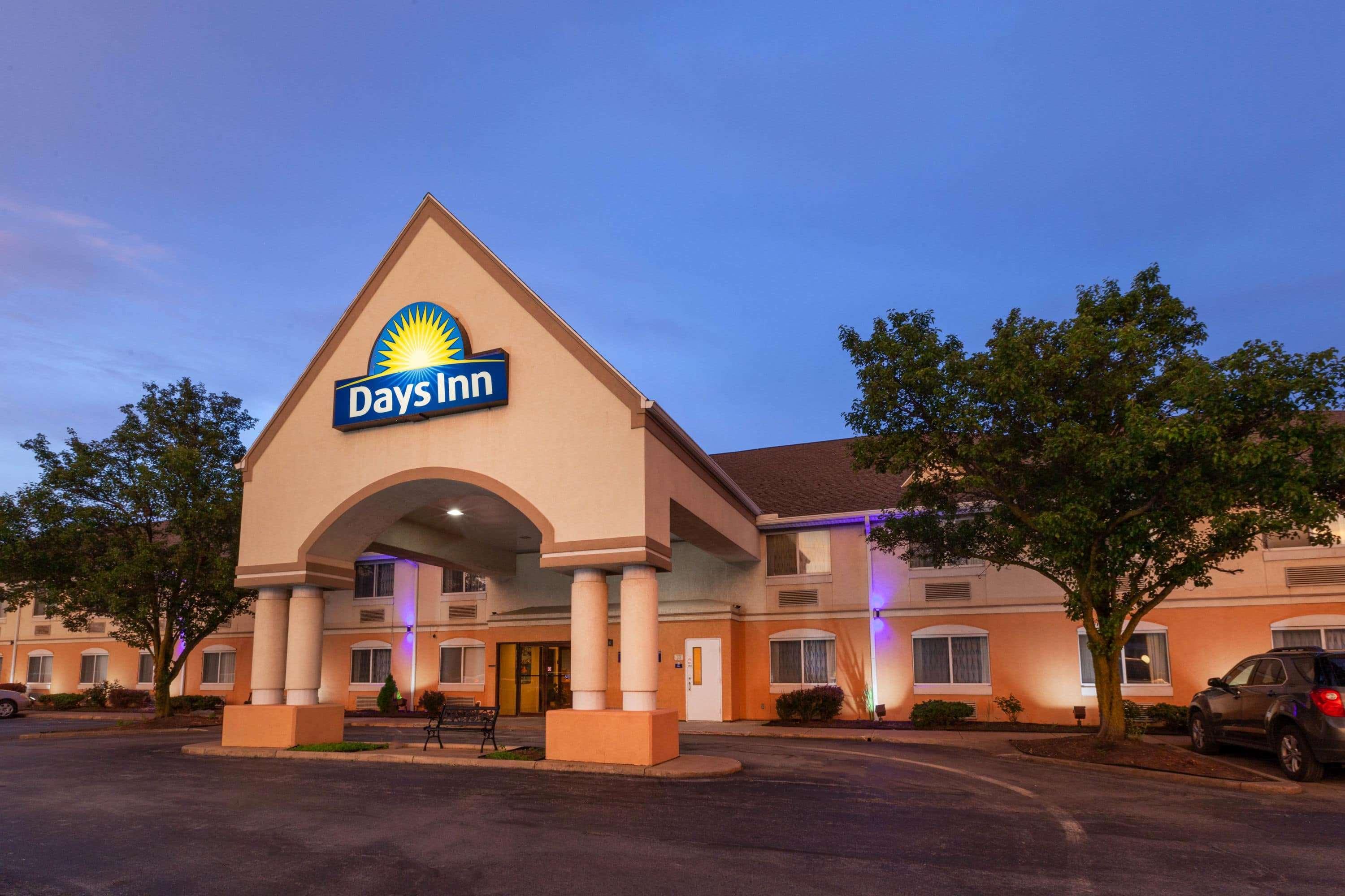 Days Inn By Wyndham Milan Sandusky South Екстериор снимка