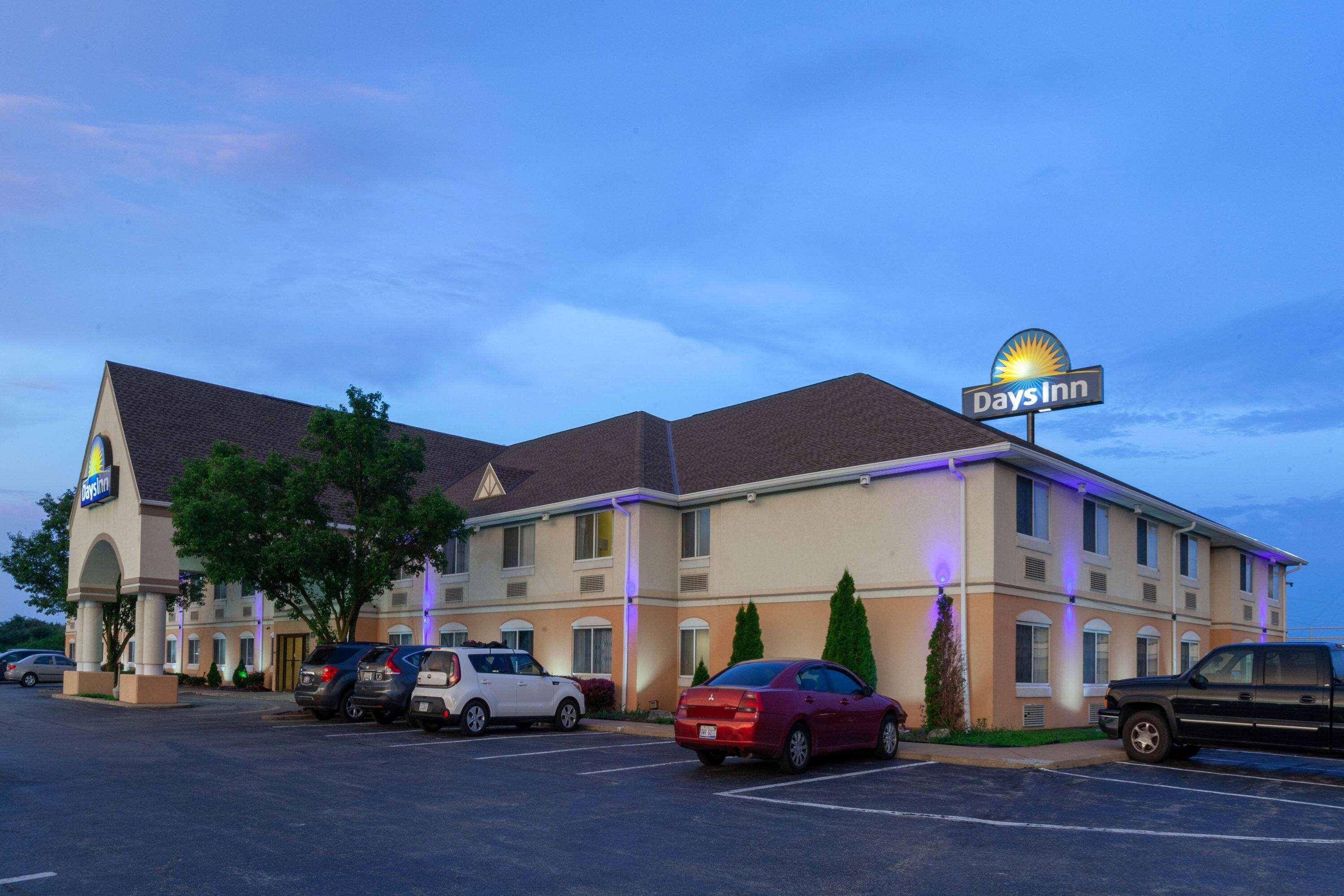 Days Inn By Wyndham Milan Sandusky South Екстериор снимка