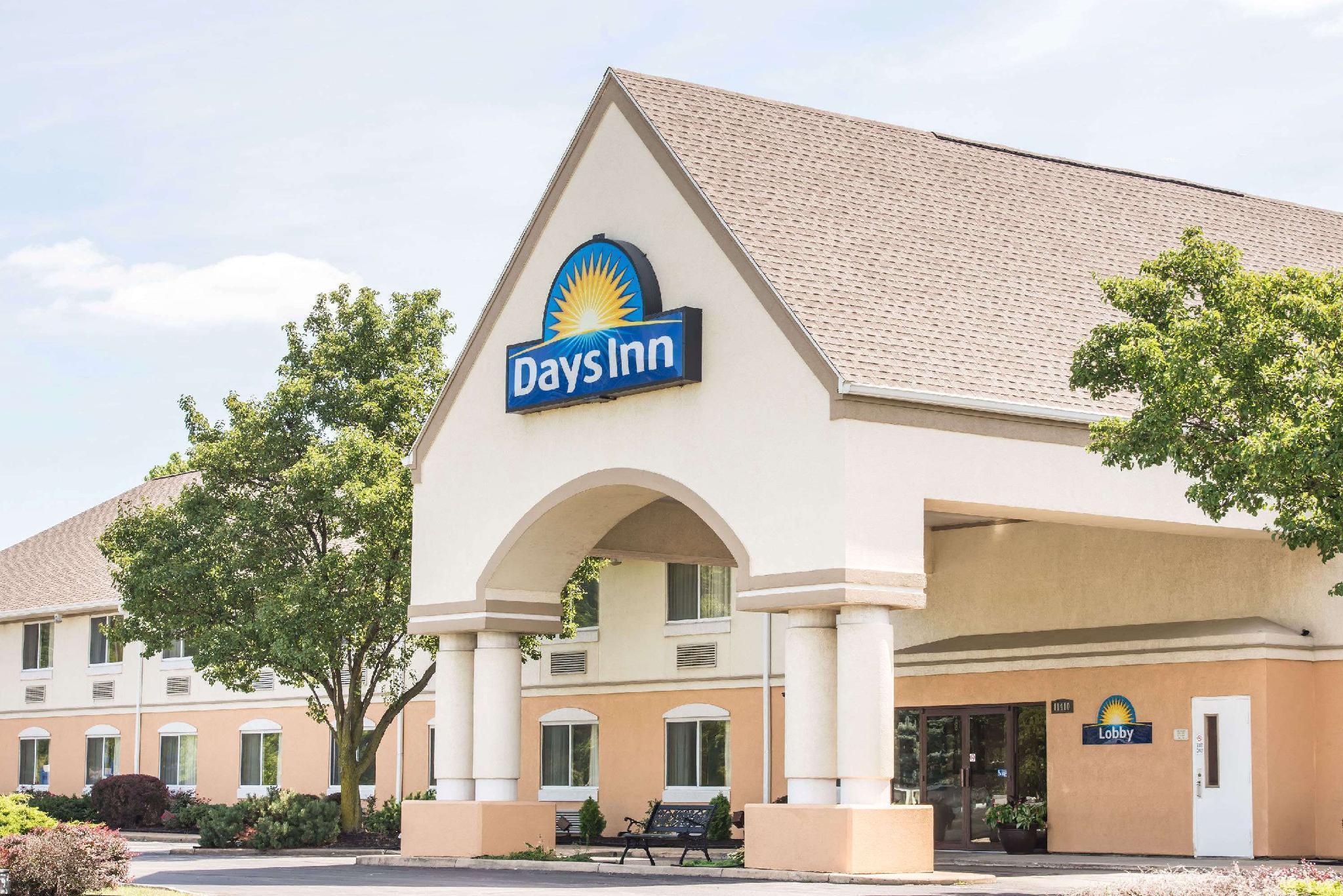 Days Inn By Wyndham Milan Sandusky South Екстериор снимка