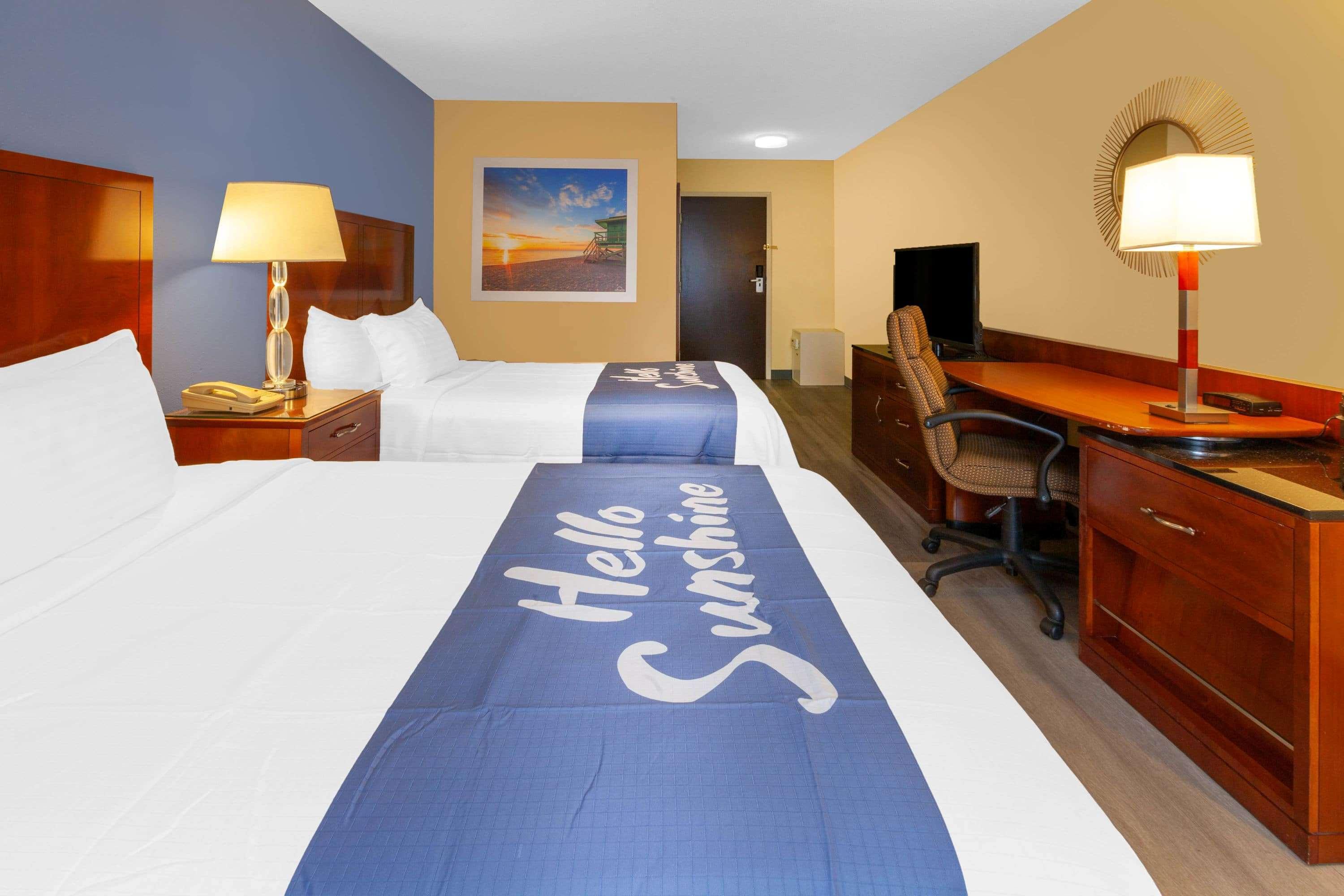 Days Inn By Wyndham Milan Sandusky South Екстериор снимка