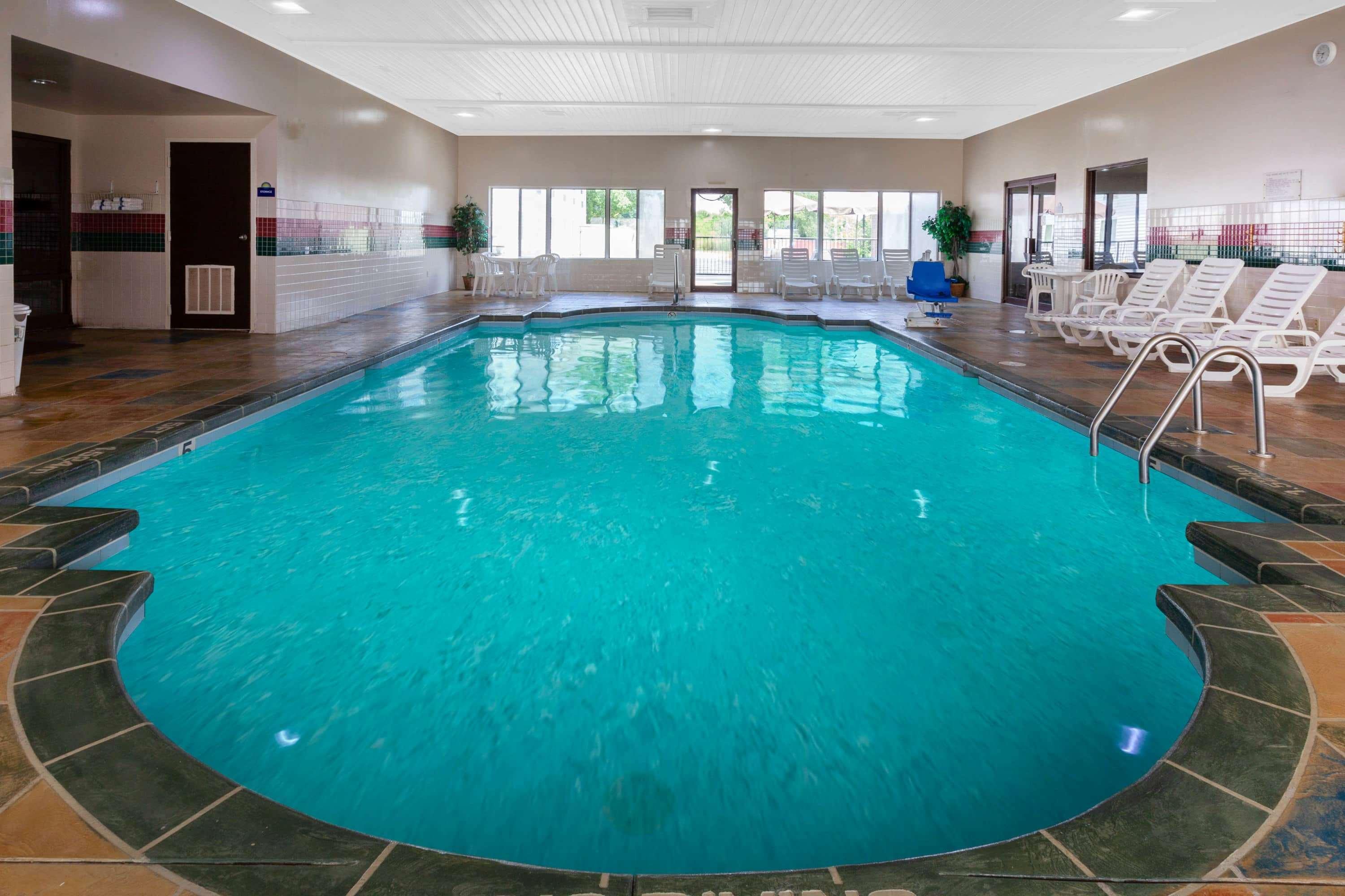 Days Inn By Wyndham Milan Sandusky South Екстериор снимка