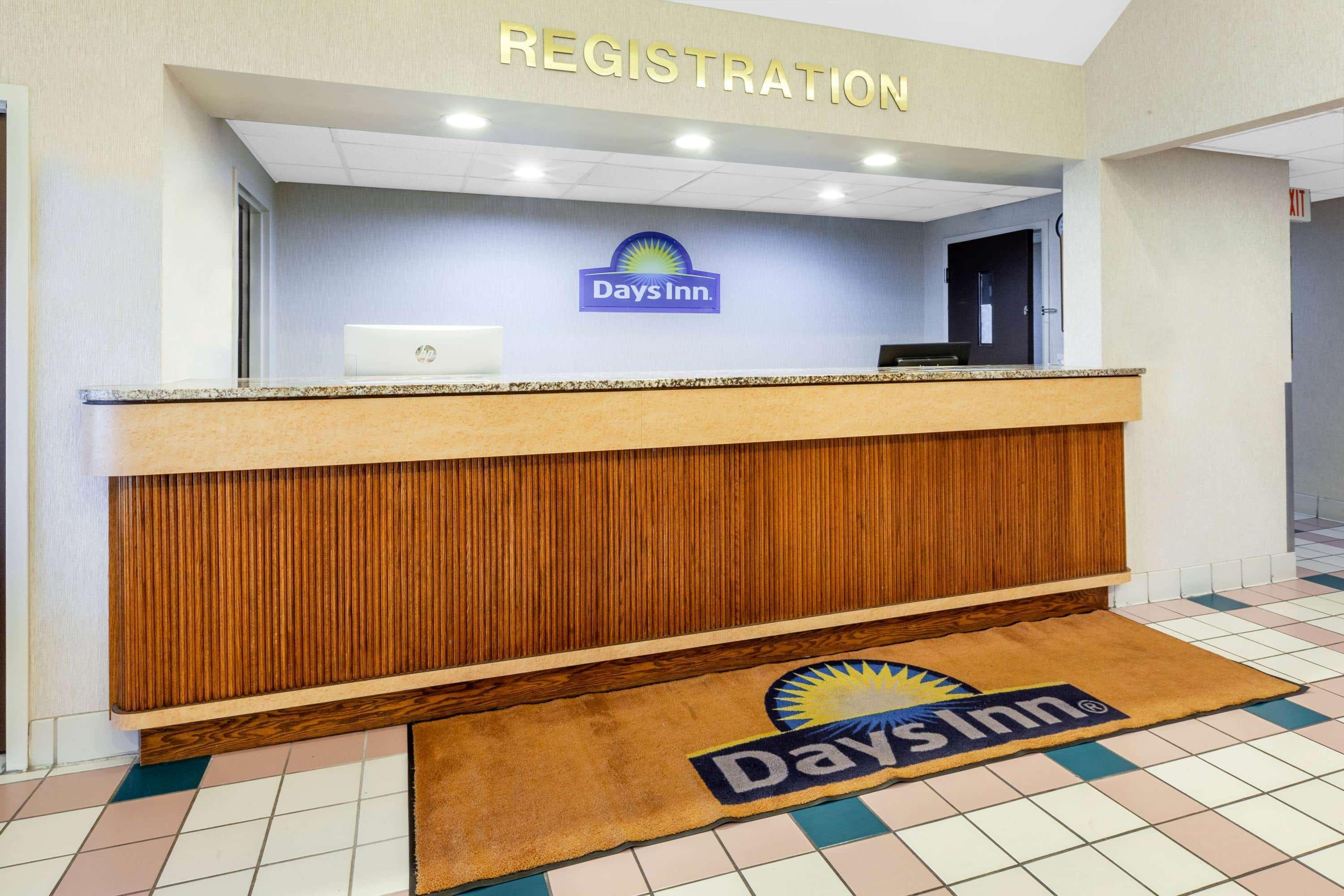 Days Inn By Wyndham Milan Sandusky South Екстериор снимка