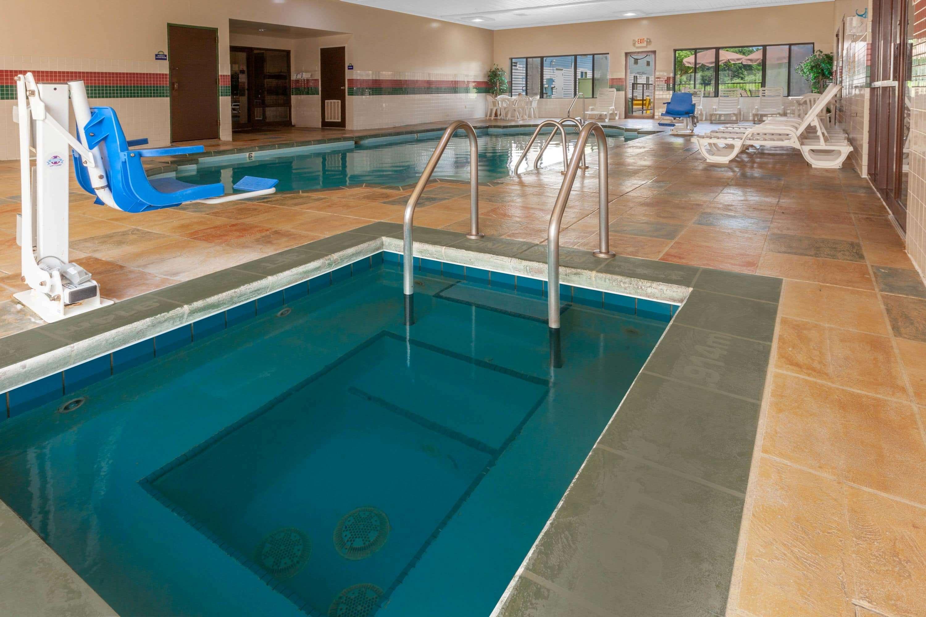 Days Inn By Wyndham Milan Sandusky South Екстериор снимка